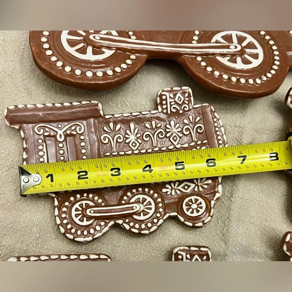 NWT Pottery Barn Gingerbread Train 4 Appetizer Plates - Picture 4 of 7